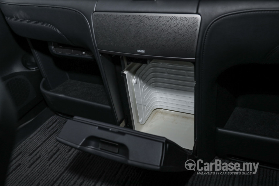 Lexus LM AYH36 (2021) Interior