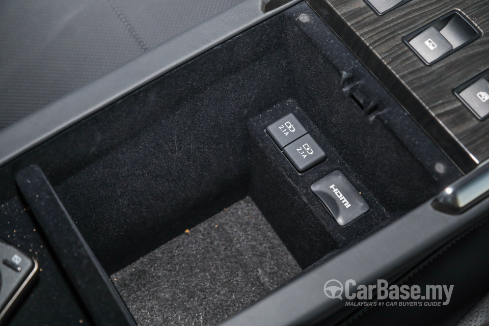 Lexus LM AYH36 (2021) Interior