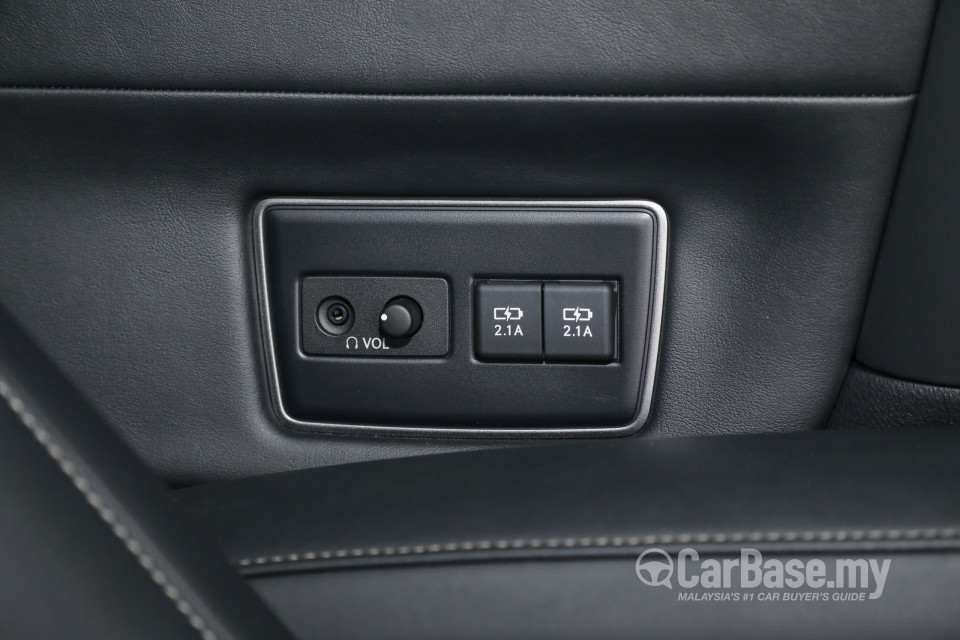 Lexus LM AYH36 (2021) Interior