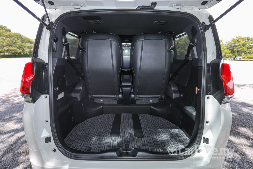 Lexus LM AYH36 (2021) Interior