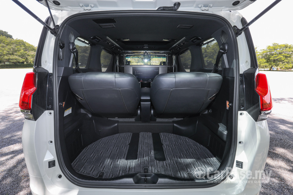 Lexus LM AYH36 (2021) Interior