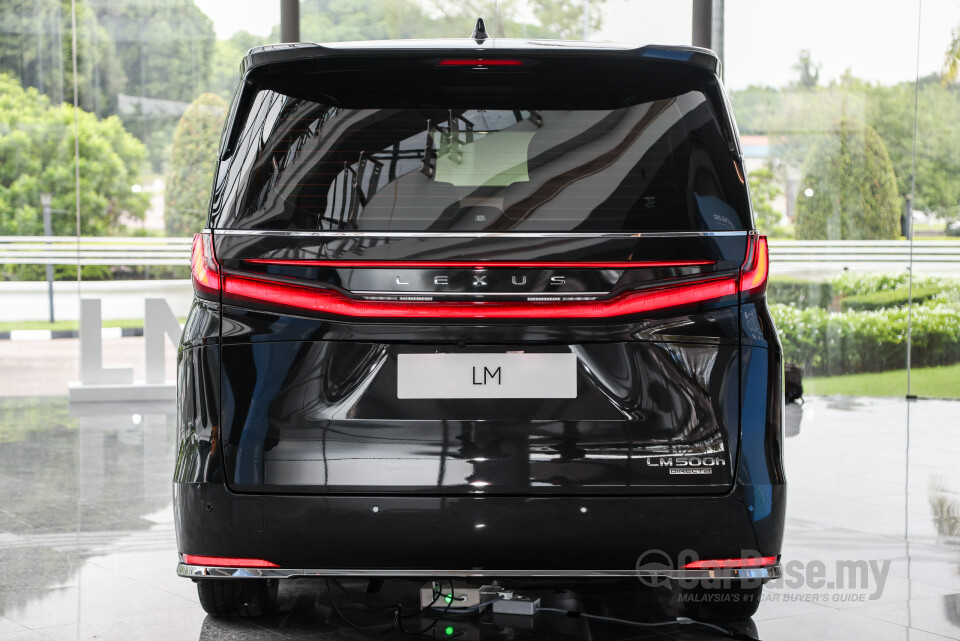 Lexus LM AW10 (2024) Exterior