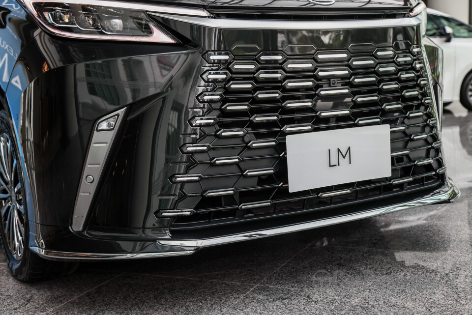 Lexus LM AW10 (2024) Exterior
