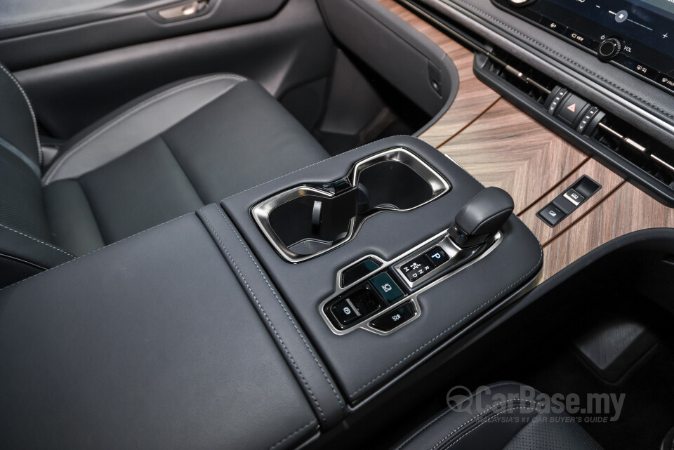Lexus LM AW10 (2024) Interior