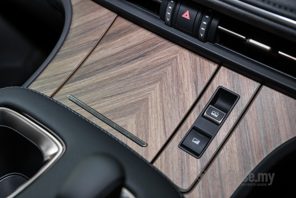 Lexus LM AW10 (2024) Interior