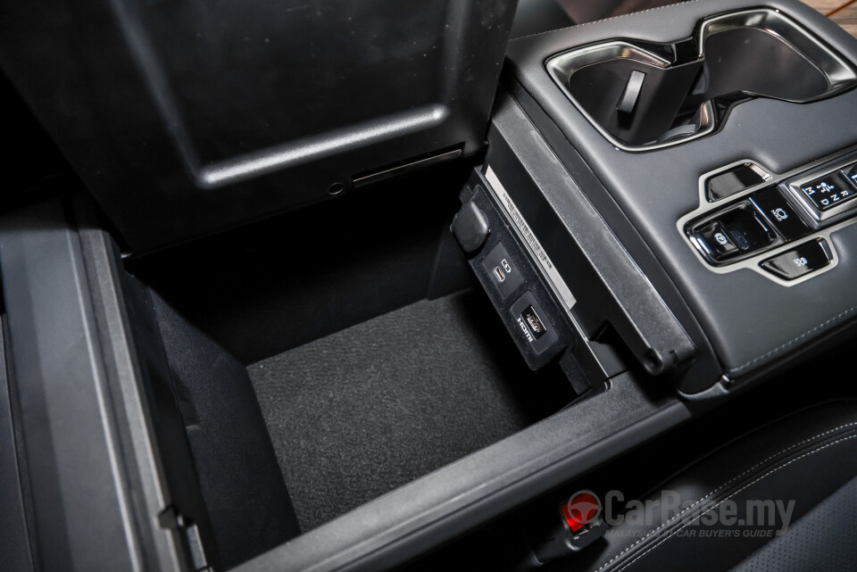 Lexus LM AW10 (2024) Interior