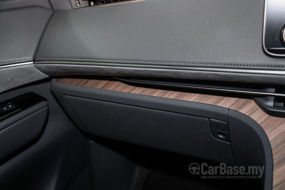 Lexus LM AW10 (2024) Interior