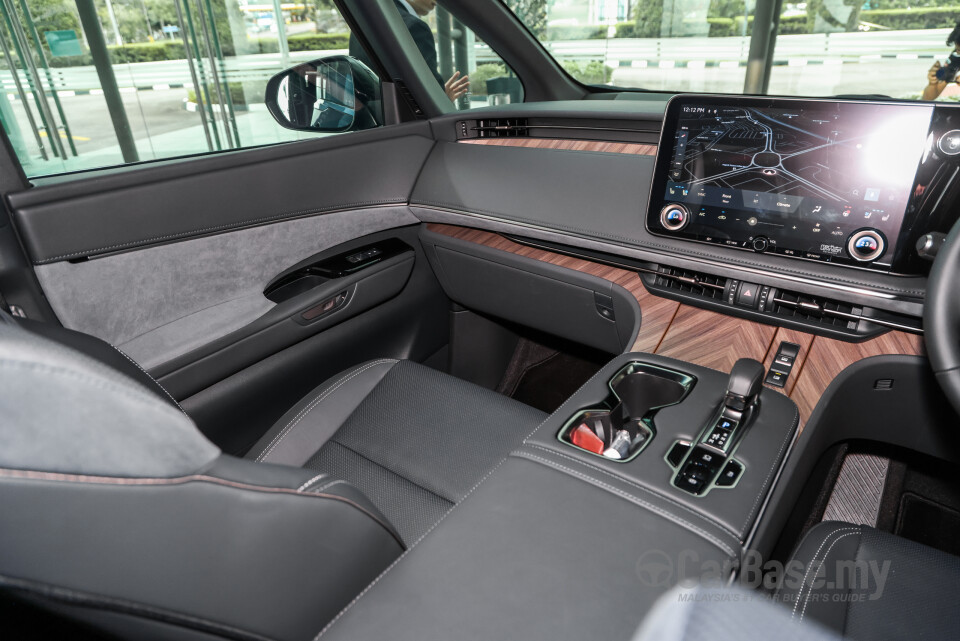 Lexus LM AW10 (2024) Interior