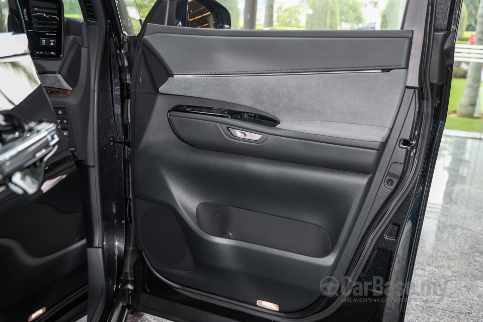Lexus LM AW10 (2024) Interior
