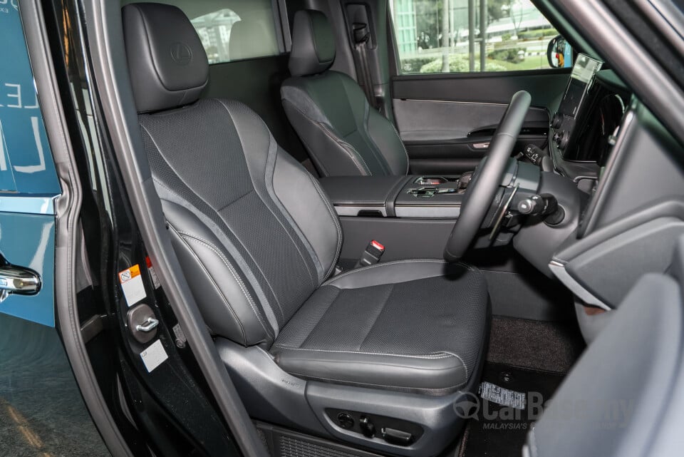Lexus LM AW10 (2024) Interior