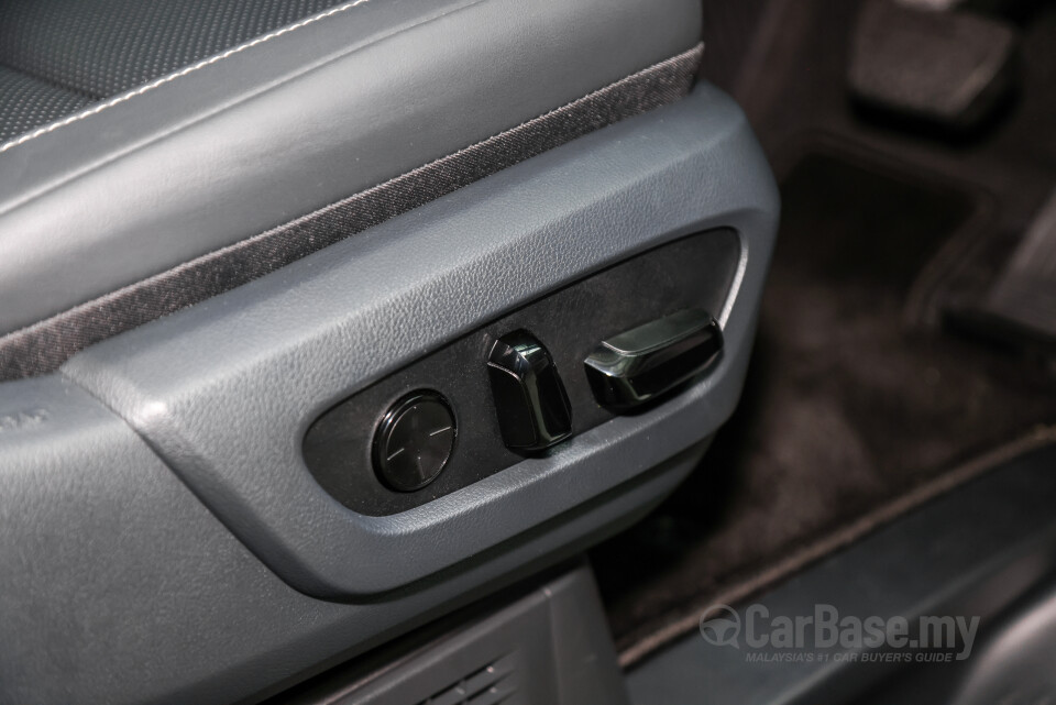 Lexus LM AW10 (2024) Interior