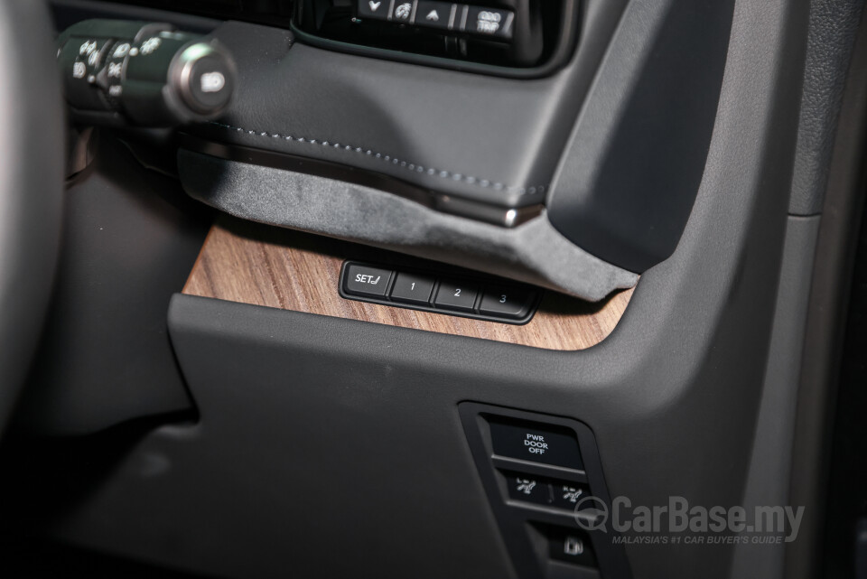 Lexus LM AW10 (2024) Interior