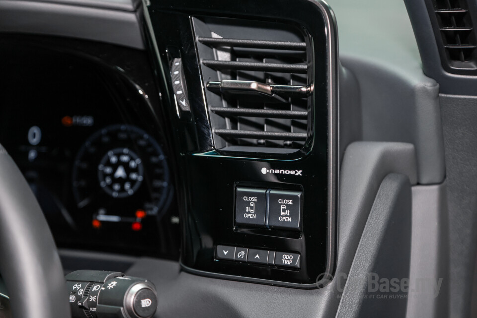 Lexus LM AW10 (2024) Interior