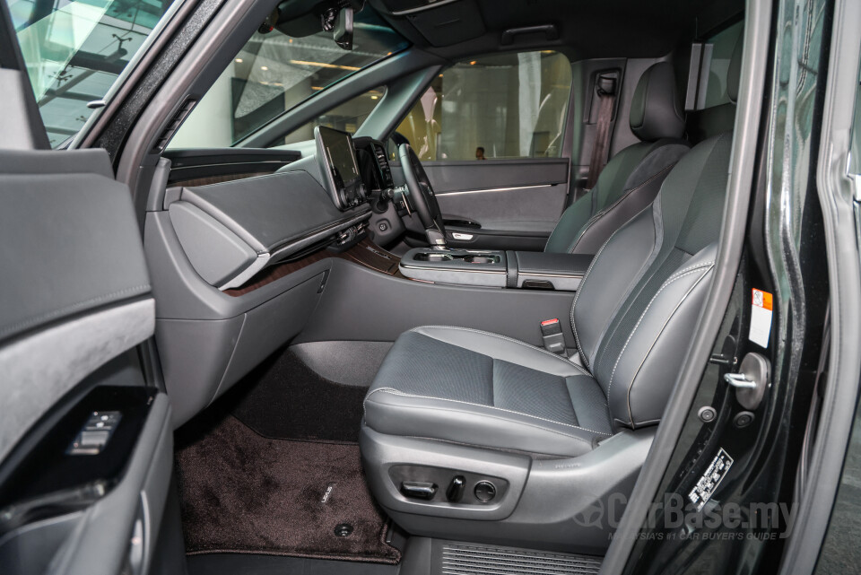 Lexus LM AW10 (2024) Interior