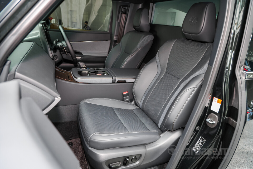 Lexus LM AW10 (2024) Interior
