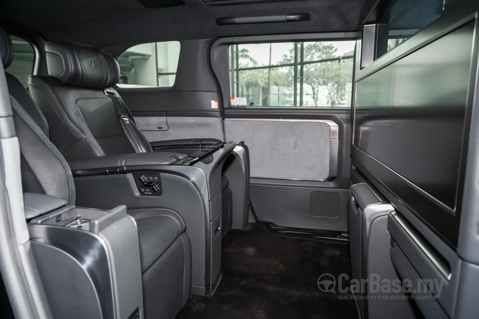 Lexus LM AW10 (2024) Interior