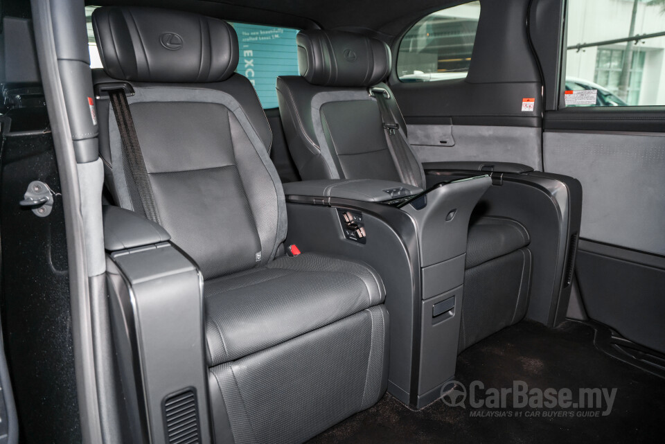 Lexus LM AW10 (2024) Interior
