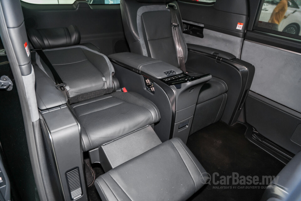 Lexus LM AW10 (2024) Interior
