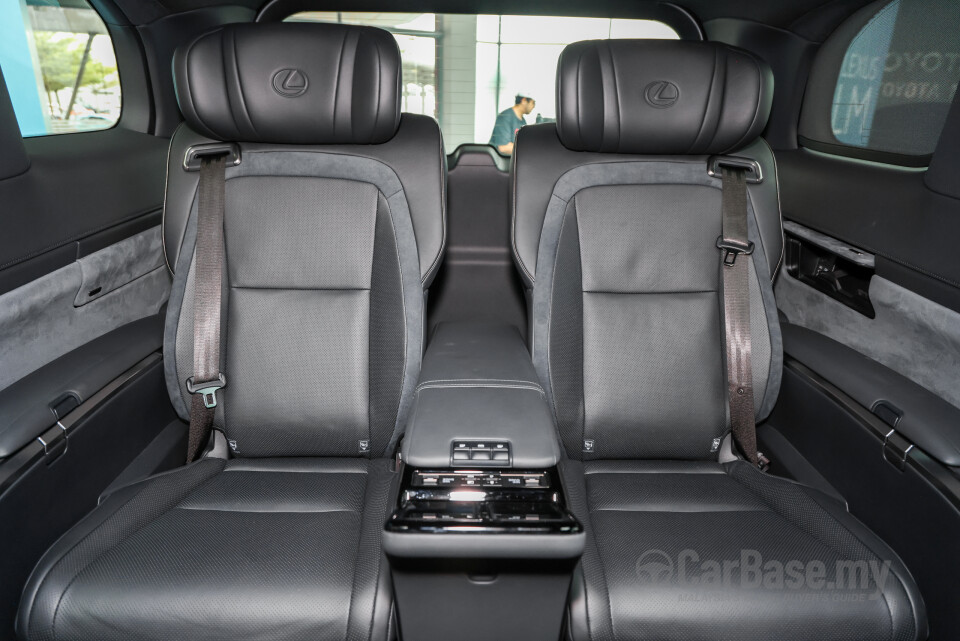 Lexus LM AW10 (2024) Interior