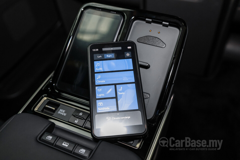 Lexus LM AW10 (2024) Interior