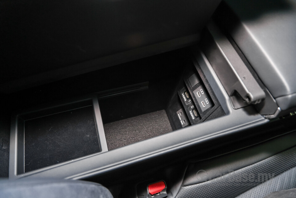 Lexus LM AW10 (2024) Interior