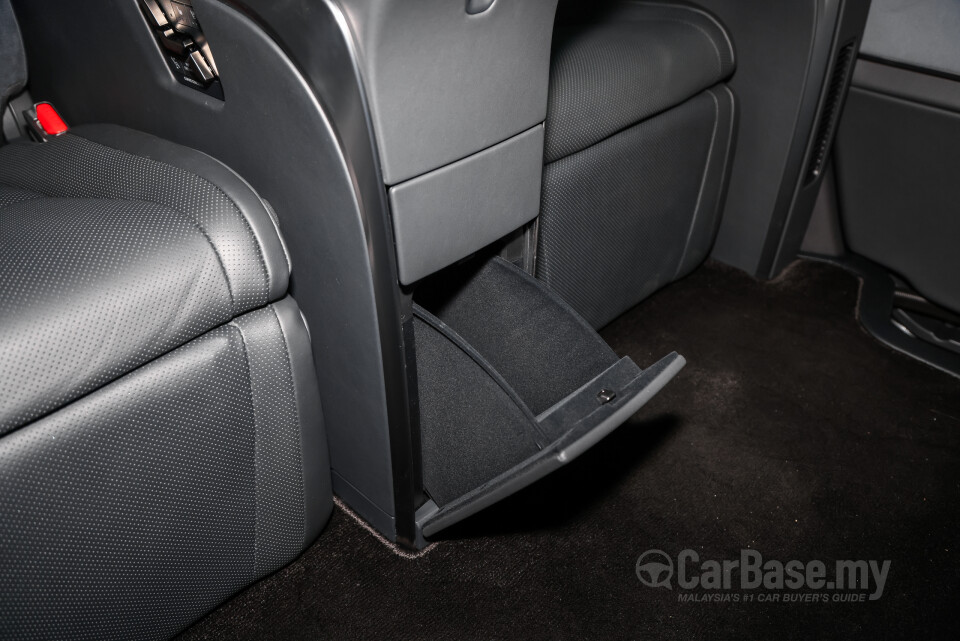 Lexus LM AW10 (2024) Interior