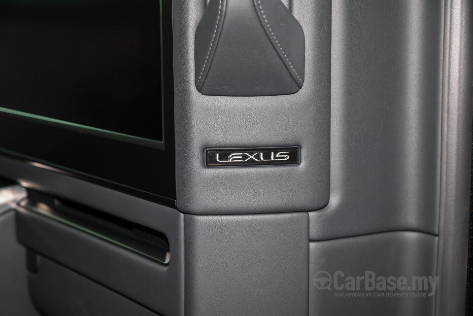 Lexus LM AW10 (2024) Interior