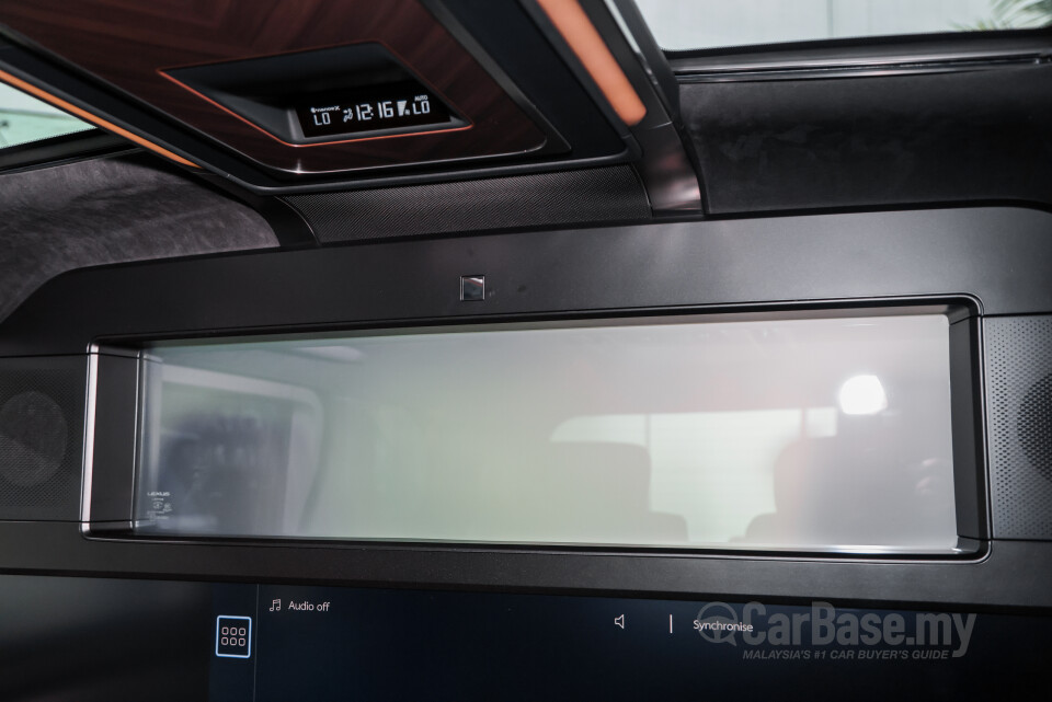 Lexus LM AW10 (2024) Interior