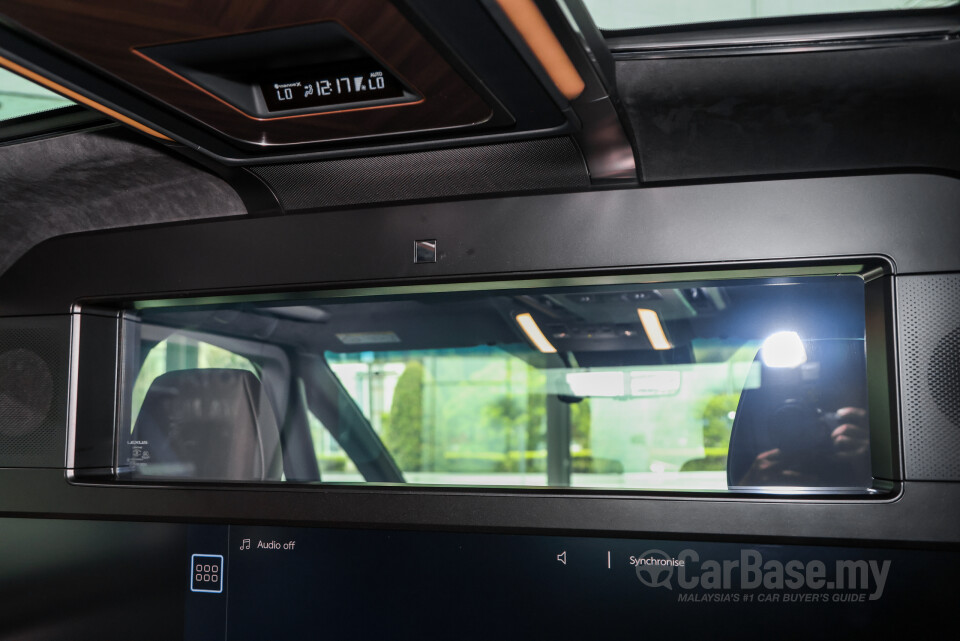 Lexus LM AW10 (2024) Interior