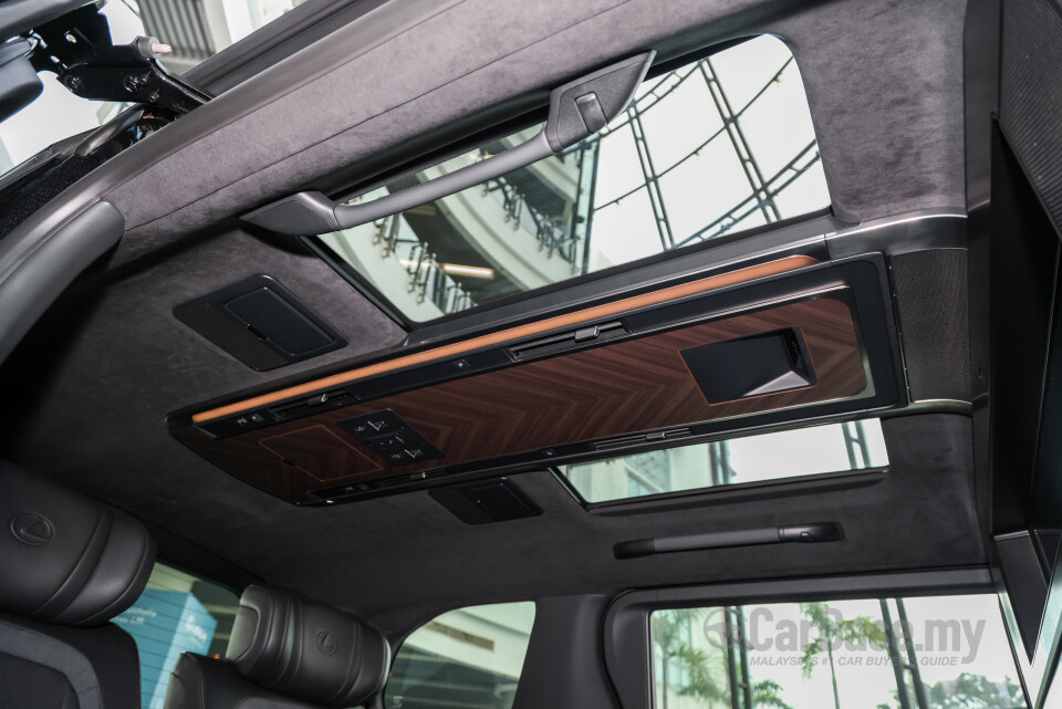 Lexus LM AW10 (2024) Interior