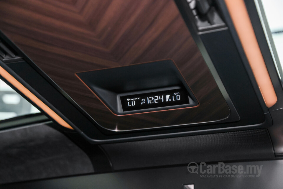 Lexus LM AW10 (2024) Interior