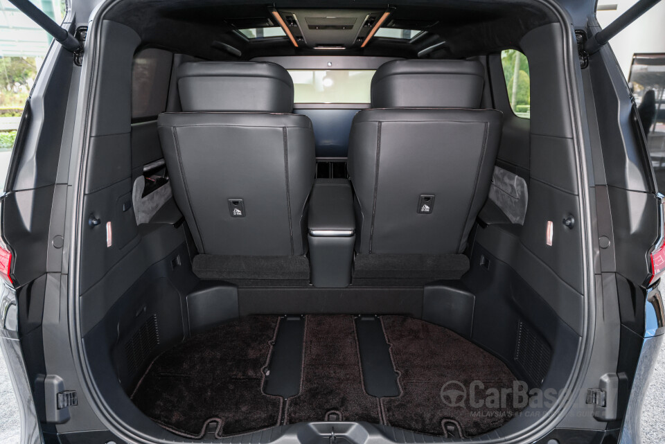 Lexus LM AW10 (2024) Interior