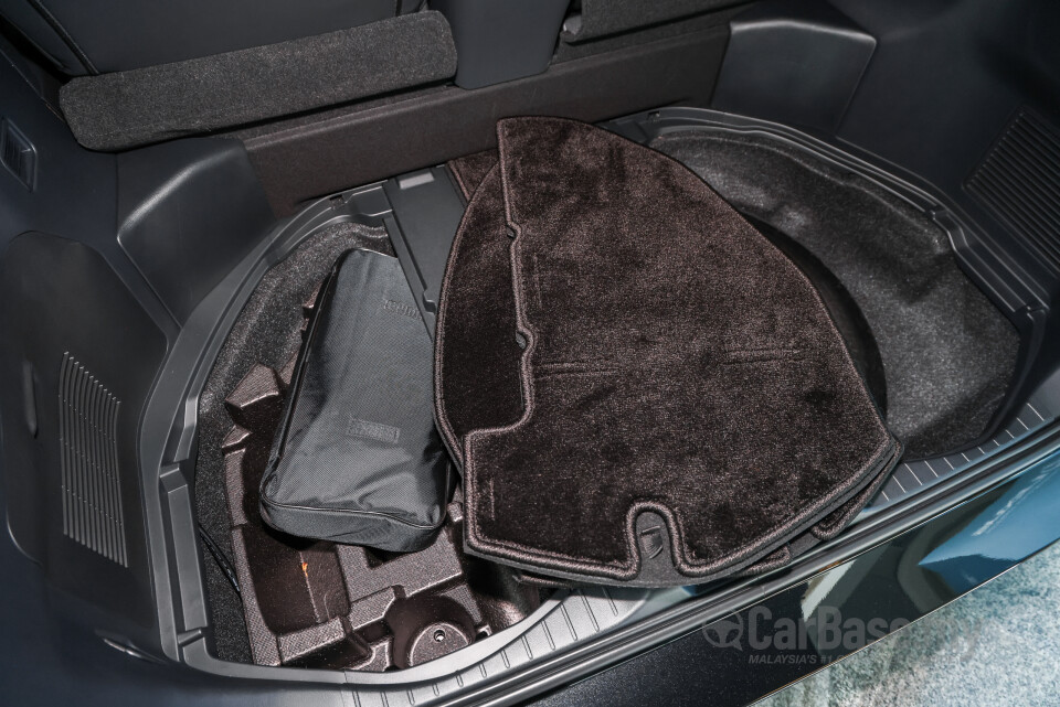 Lexus LM AW10 (2024) Interior