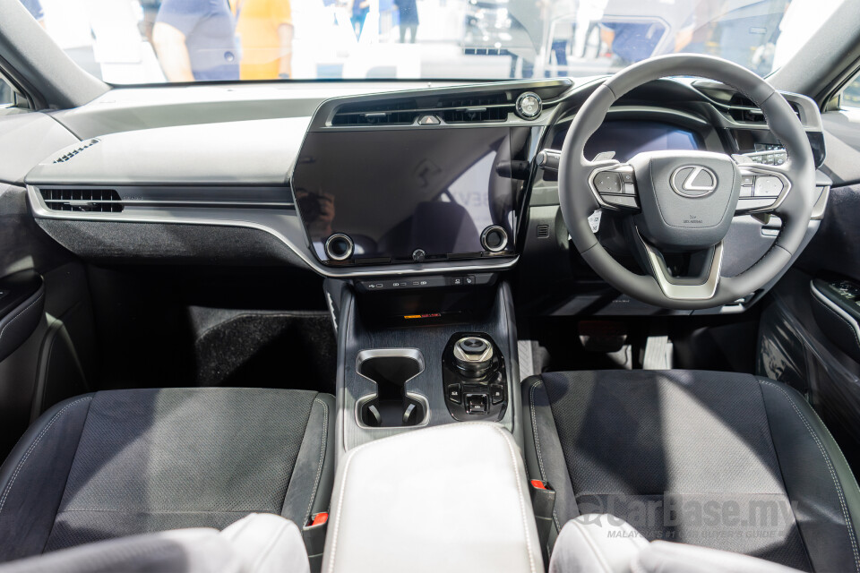 Lexus RZ EB10 (2024) Interior