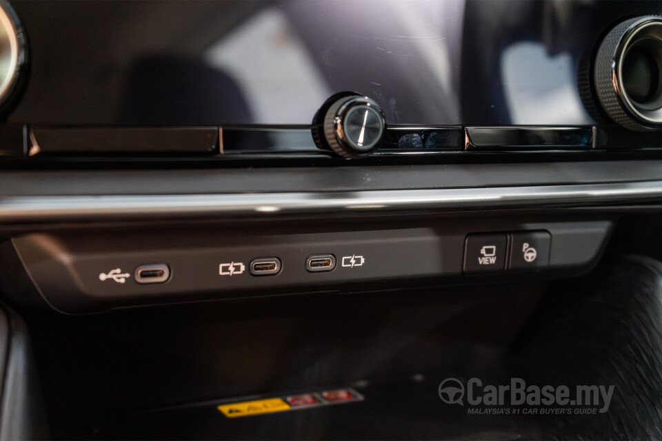 Lexus RZ EB10 (2024) Interior
