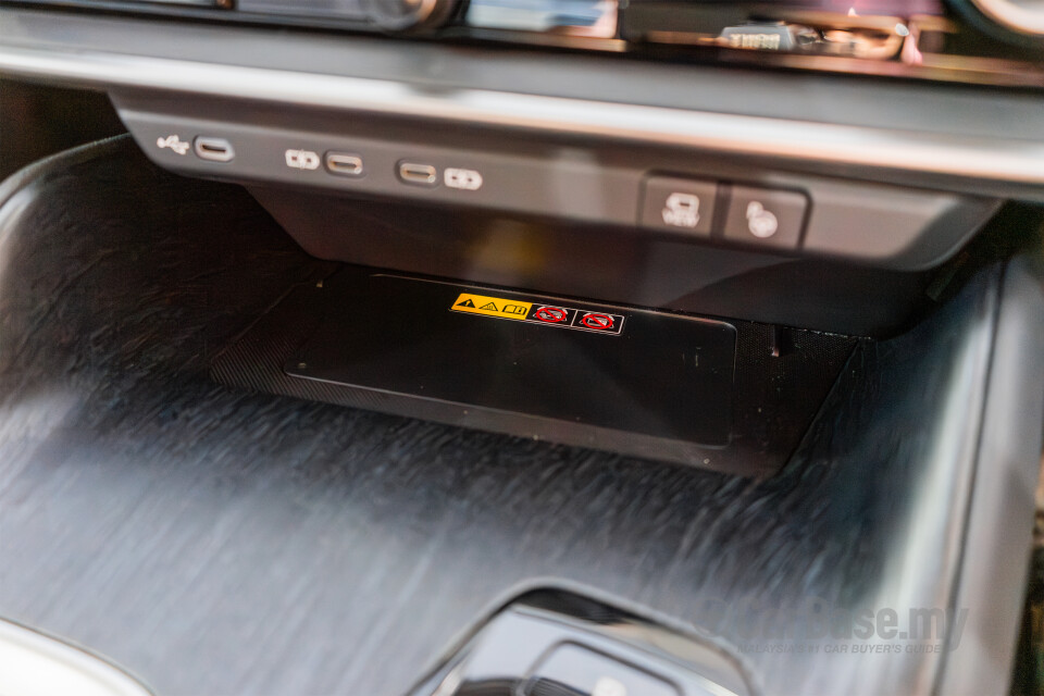 Lexus RZ EB10 (2024) Interior