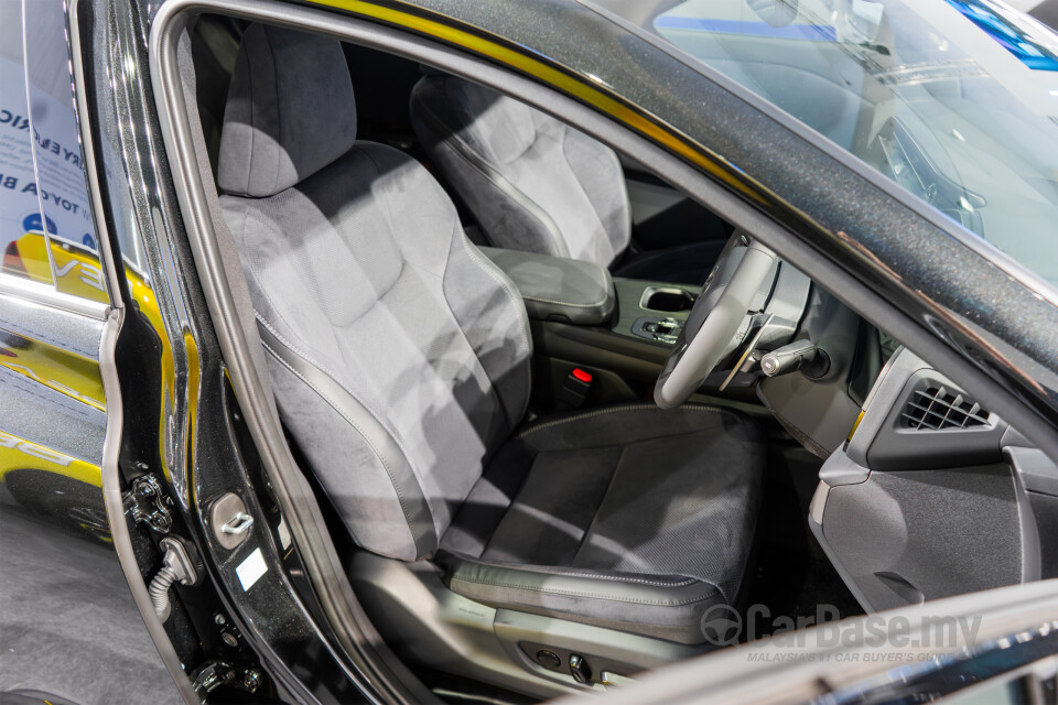 Lexus RZ EB10 (2024) Interior