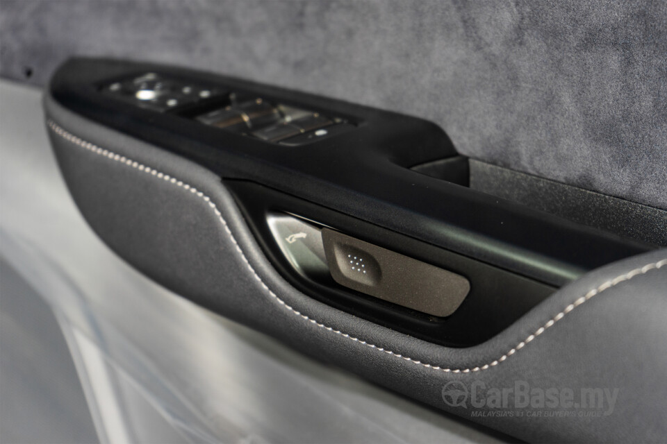 Lexus RZ EB10 (2024) Interior