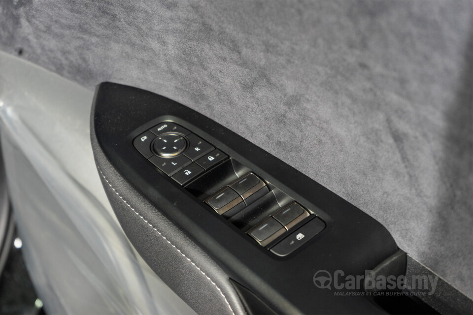 Lexus RZ EB10 (2024) Interior