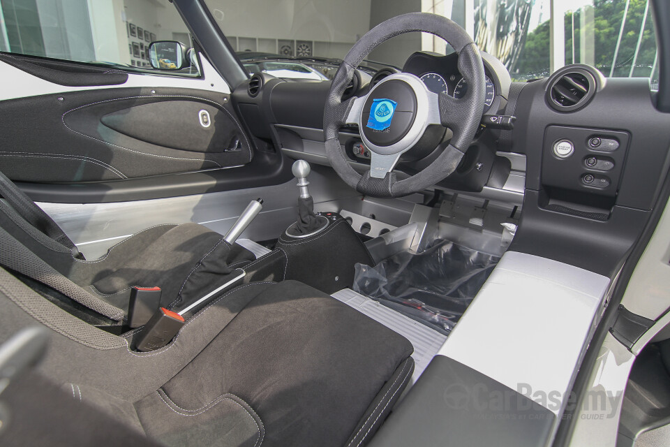 Perodua Aruz D38L (2019) Interior