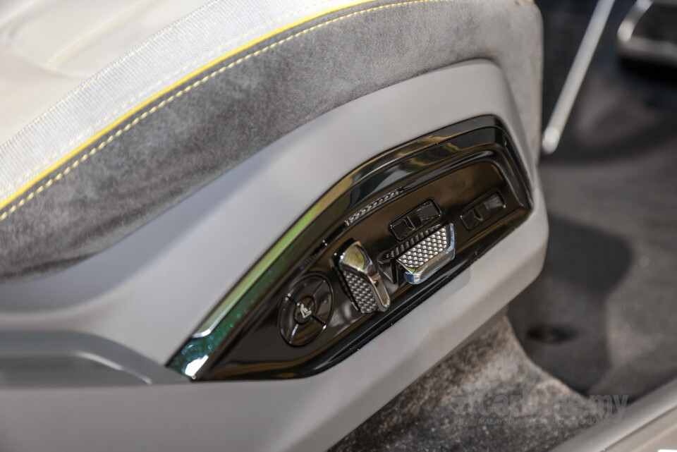 Lotus Eletre Type 132 (2023) Interior