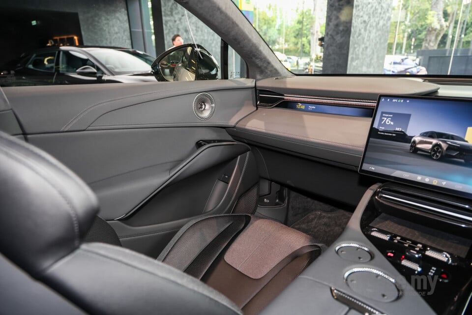 Lotus Eletre Type 132 (2023) Interior