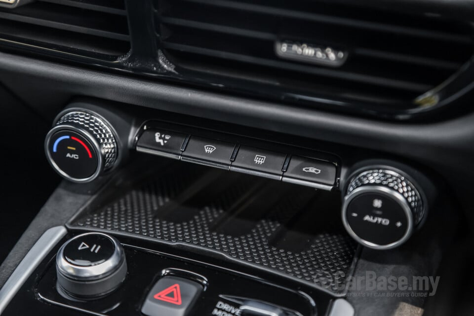 Lotus Emira Type 131 (2022) Interior