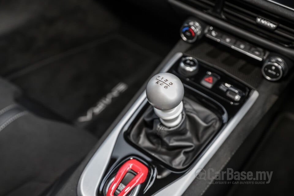 Lotus Emira Type 131 (2022) Interior