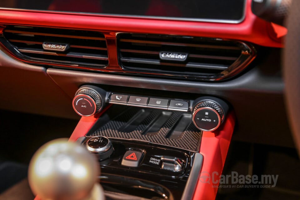 Lotus Emira Type 131 (2022) Interior