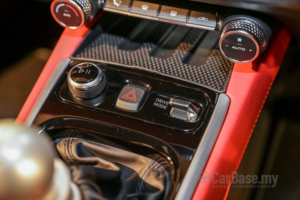 Lotus Emira Type 131 (2022) Interior