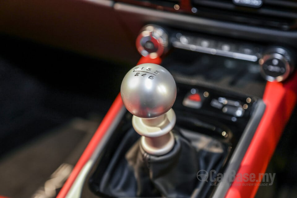 Lotus Emira Type 131 (2022) Interior