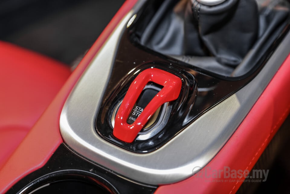 Lotus Emira Type 131 (2022) Interior