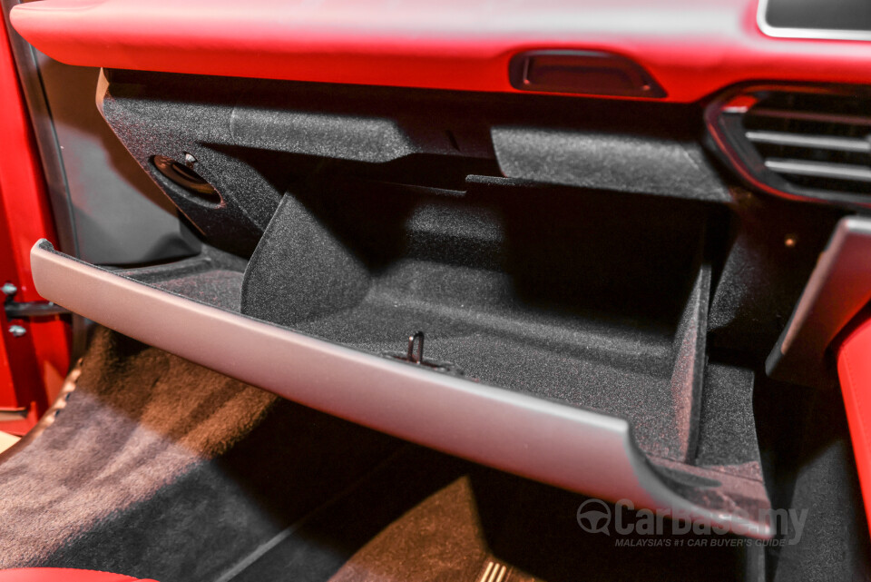 Lotus Emira Type 131 (2022) Interior