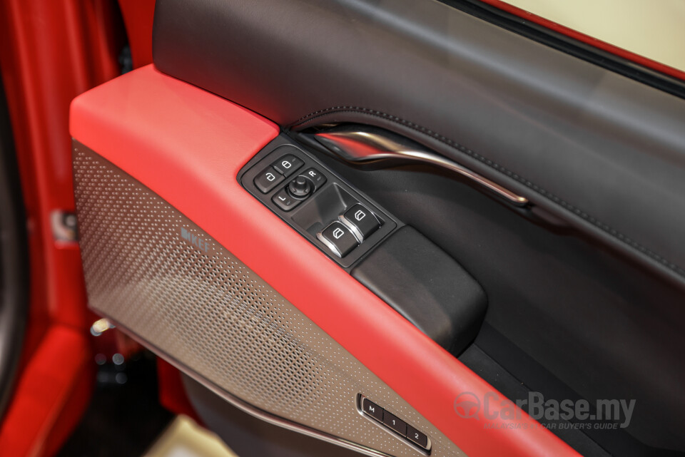 Lotus Emira Type 131 (2022) Interior